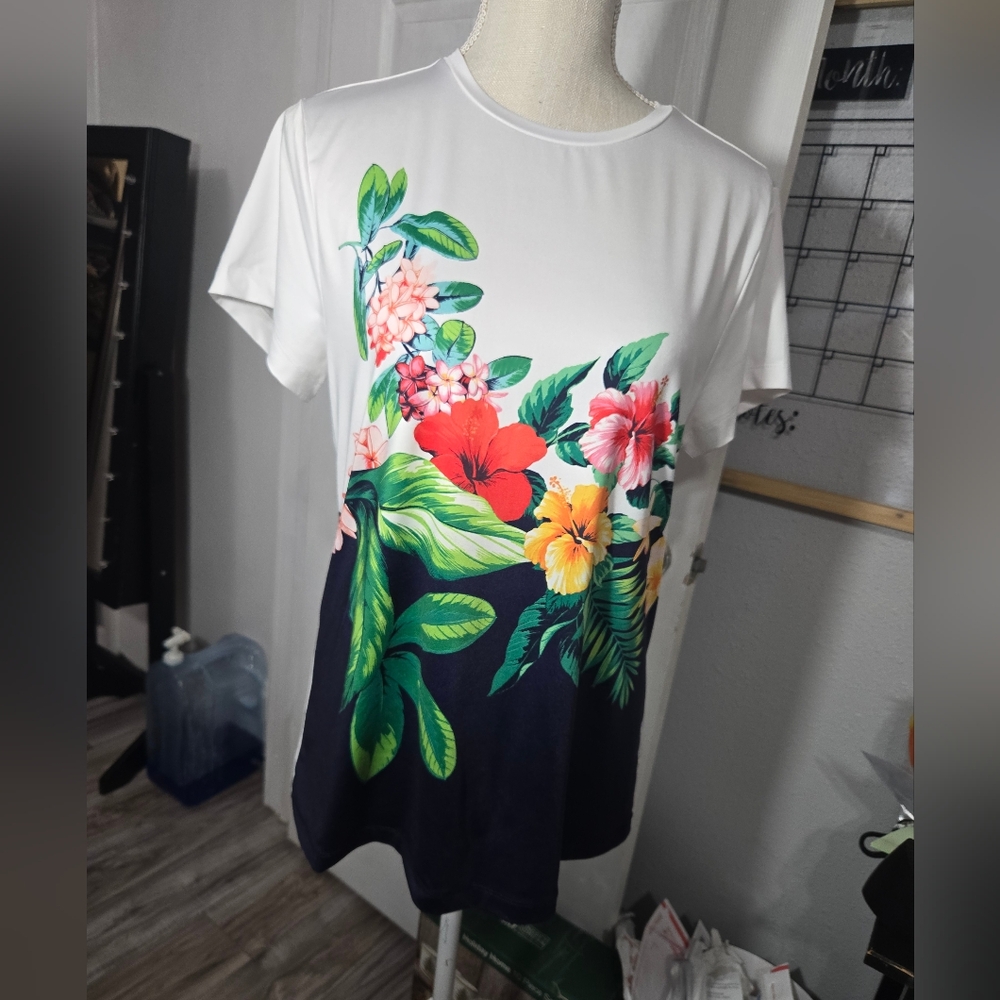 Tommy Bahama White Navy Tropical Floral Short Sleeve Top Activewear